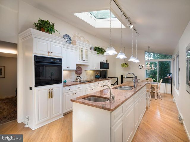 310 JEFFREY LN, Newtown Square, PA 19073