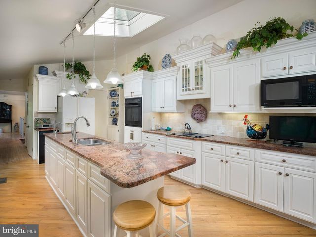 310 JEFFREY LN, Newtown Square, PA 19073