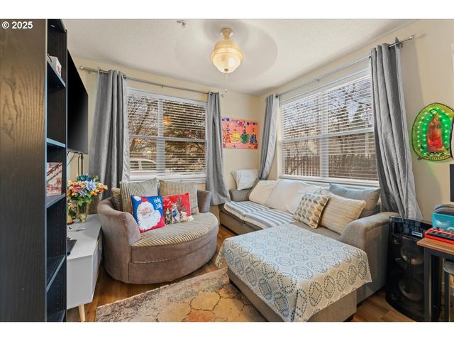 400 Ne 100TH Ave 101, Portland, OR 97220