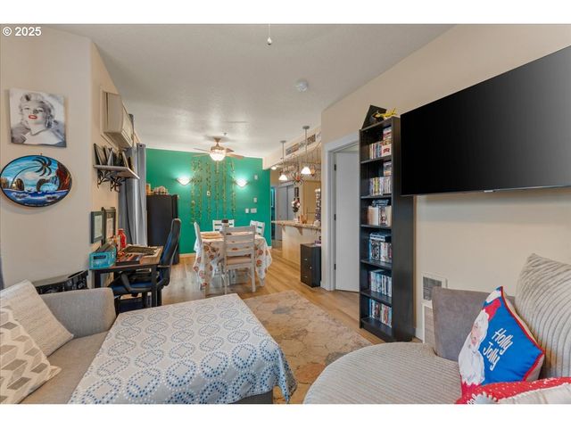 400 Ne 100TH Ave 101, Portland, OR 97220