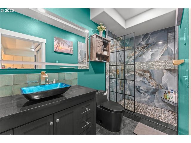 400 Ne 100TH Ave 101, Portland, OR 97220