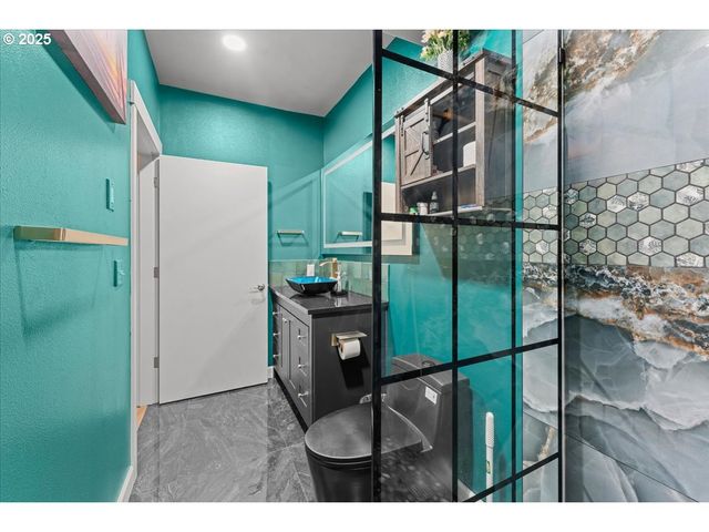 400 Ne 100TH Ave 101, Portland, OR 97220