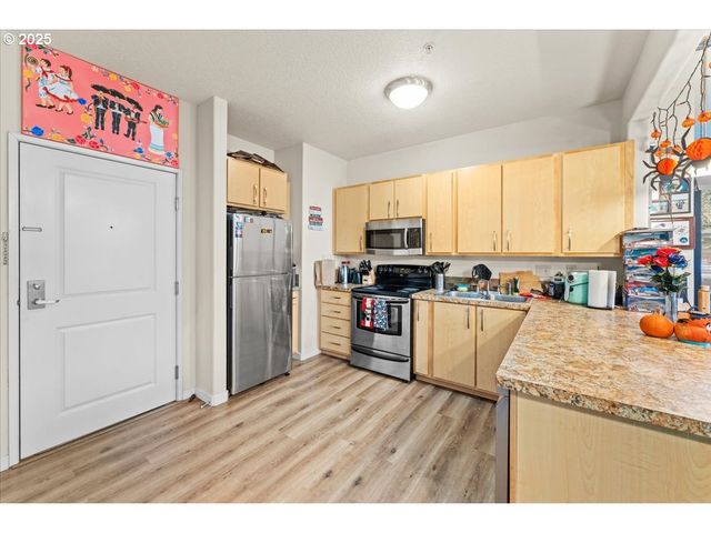 400 Ne 100TH Ave 101, Portland, OR 97220