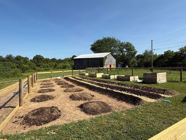 1568 Old Lawrenceburg Road, Frankfort, KY 40601