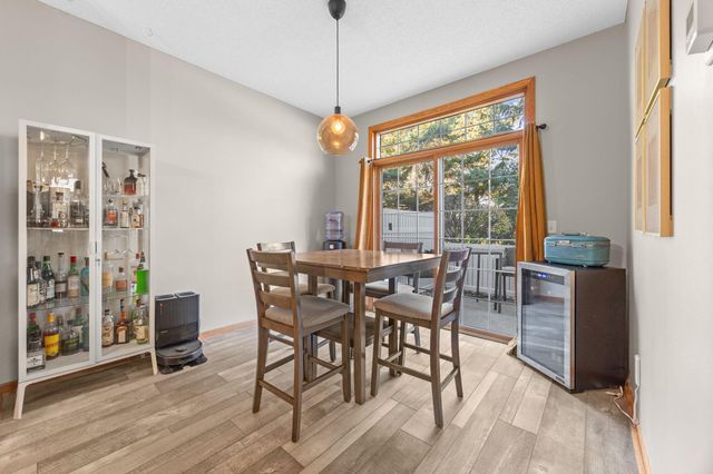 17914 Cobblestone Way, Eden Prairie, MN 55347