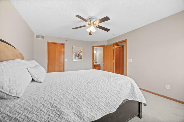 17914 Cobblestone Way, Eden Prairie, MN 55347