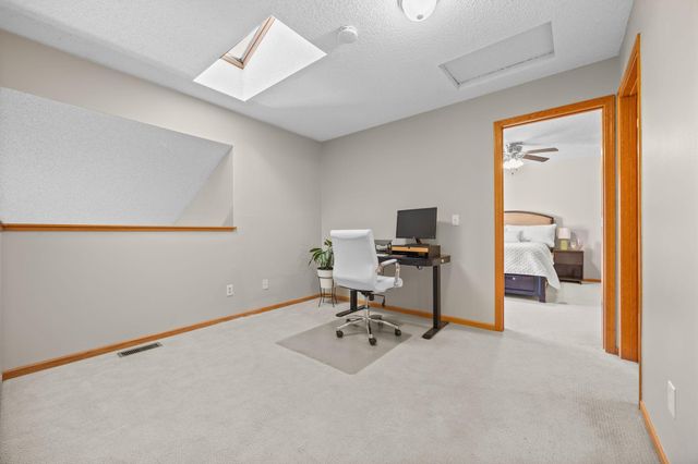 17914 Cobblestone Way, Eden Prairie, MN 55347