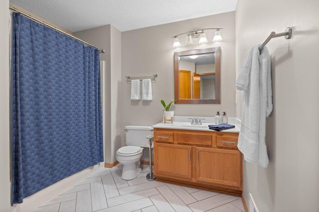 17914 Cobblestone Way, Eden Prairie, MN 55347