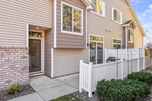17914 Cobblestone Way, Eden Prairie, MN 55347