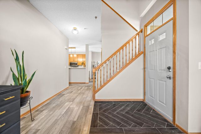 17914 Cobblestone Way, Eden Prairie, MN 55347