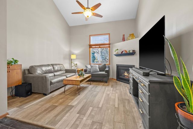 17914 Cobblestone Way, Eden Prairie, MN 55347