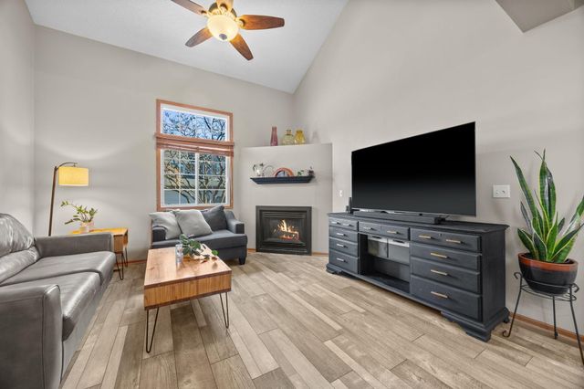 17914 Cobblestone Way, Eden Prairie, MN 55347