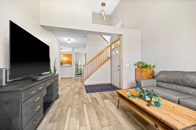 17914 Cobblestone Way, Eden Prairie, MN 55347