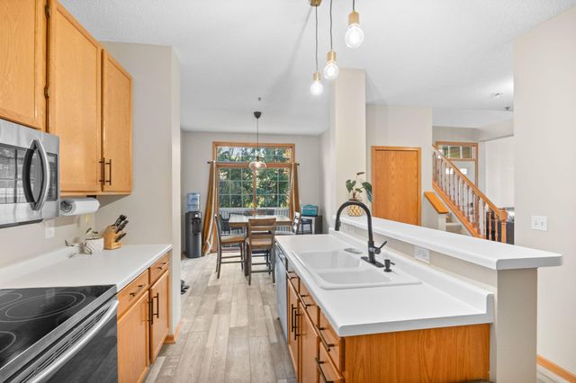 17914 Cobblestone Way, Eden Prairie, MN 55347