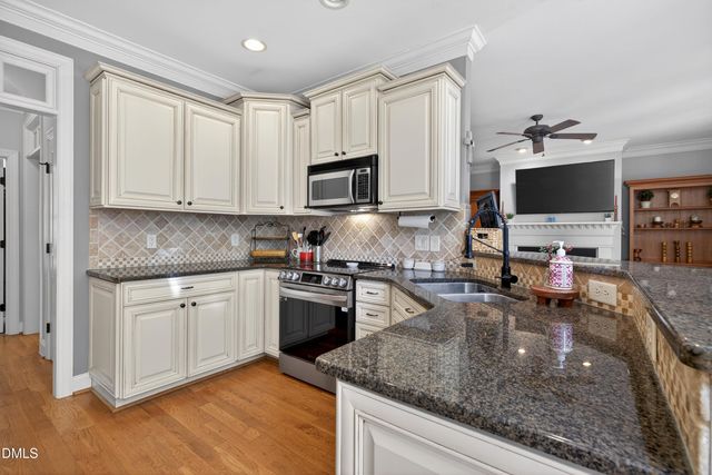 101 Sunset Oaks Drive, Holly Springs, NC 27540