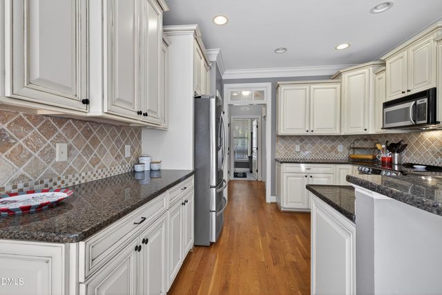 101 Sunset Oaks Drive, Holly Springs, NC 27540