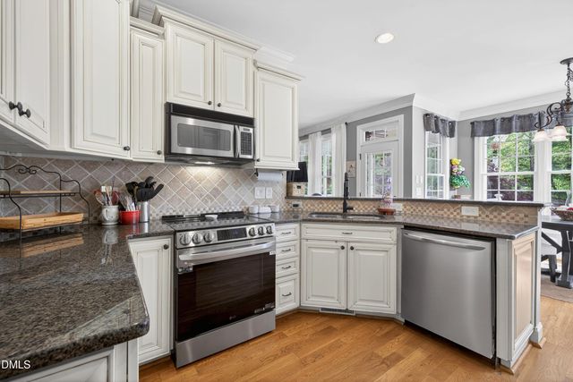 101 Sunset Oaks Drive, Holly Springs, NC 27540