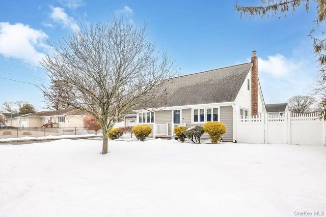 17 Willis Avenue, Ronkonkoma, NY 11779