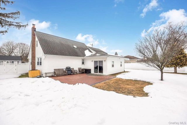 17 Willis Avenue, Ronkonkoma, NY 11779