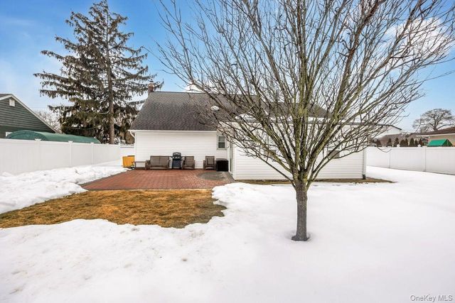 17 Willis Avenue, Ronkonkoma, NY 11779