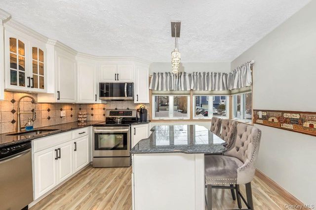 17 Willis Avenue, Ronkonkoma, NY 11779