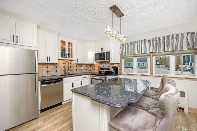 17 Willis Avenue, Ronkonkoma, NY 11779