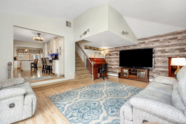 17 Willis Avenue, Ronkonkoma, NY 11779