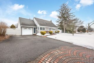 17 Willis Avenue, Ronkonkoma, NY 11779