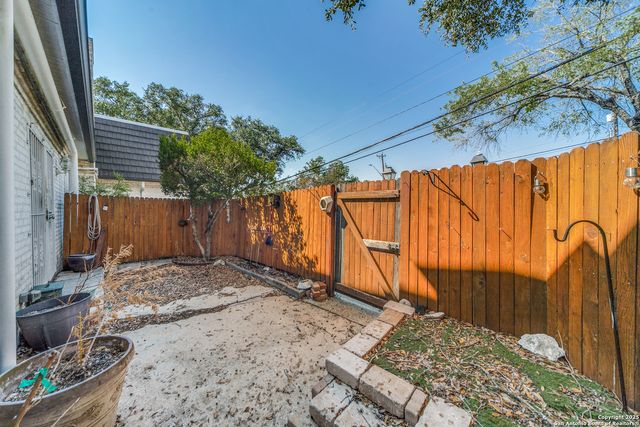 8058 Broadway Apt 138N, San Antonio, TX 78209