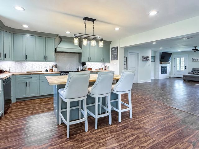 7991 Carrie Drive, Benton, AR 72019