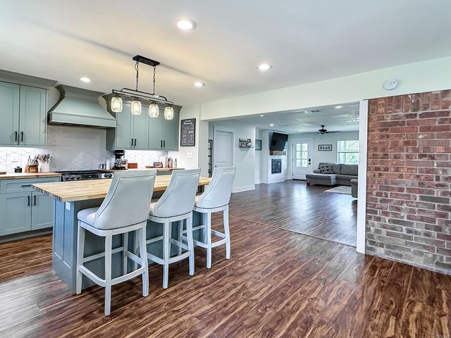 7991 Carrie Drive, Benton, AR 72019