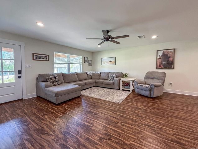 7991 Carrie Drive, Benton, AR 72019