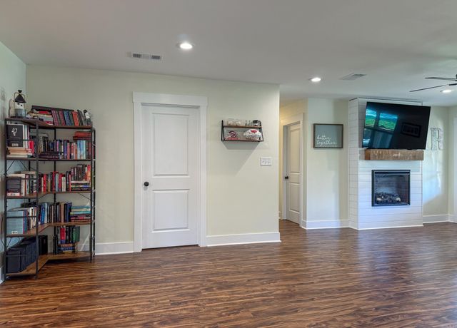 7991 Carrie Drive, Benton, AR 72019