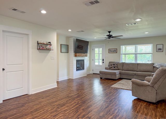 7991 Carrie Drive, Benton, AR 72019