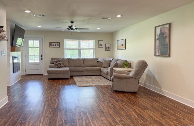 7991 Carrie Drive, Benton, AR 72019