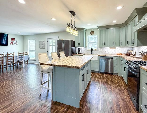 7991 Carrie Drive, Benton, AR 72019