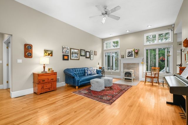 272 Falmouth Woods Rd, Falmouth, MA 02536