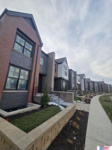 721 Blue Sage Boulevard, Lincoln, NE 68521