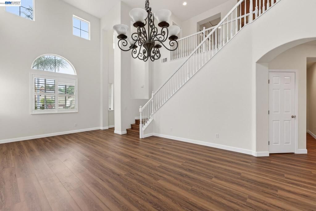 Image 10 of property listing at Address unavailable.