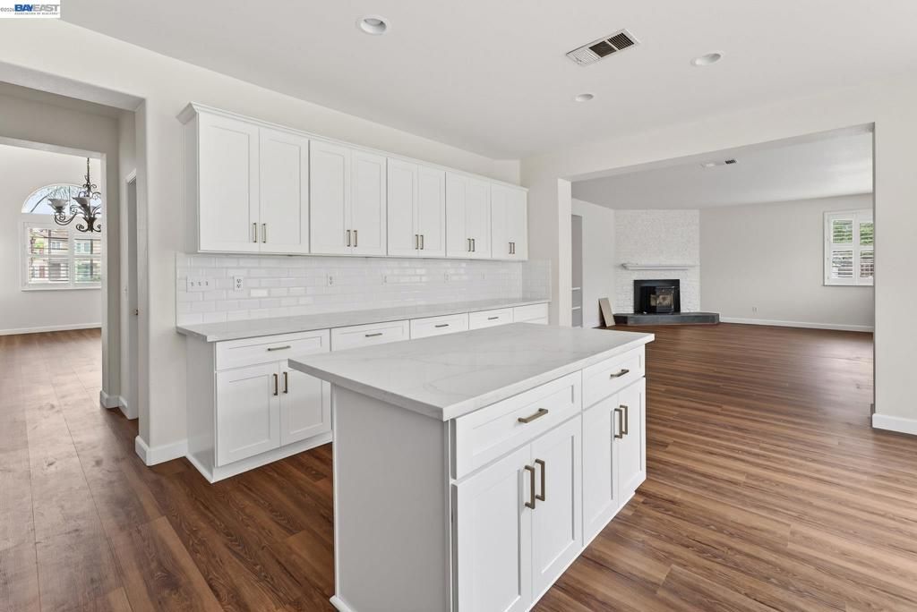 Image 17 of property listing at Address unavailable.