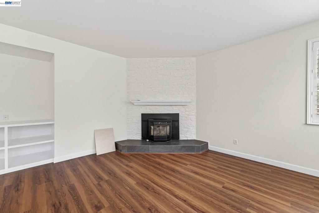 Image 20 of property listing at Address unavailable.