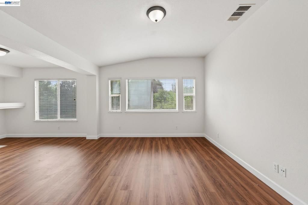 Image 25 of property listing at Address unavailable.