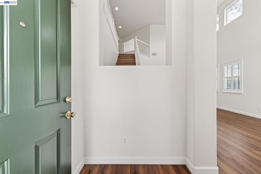 Image 6 of property listing at Address unavailable.