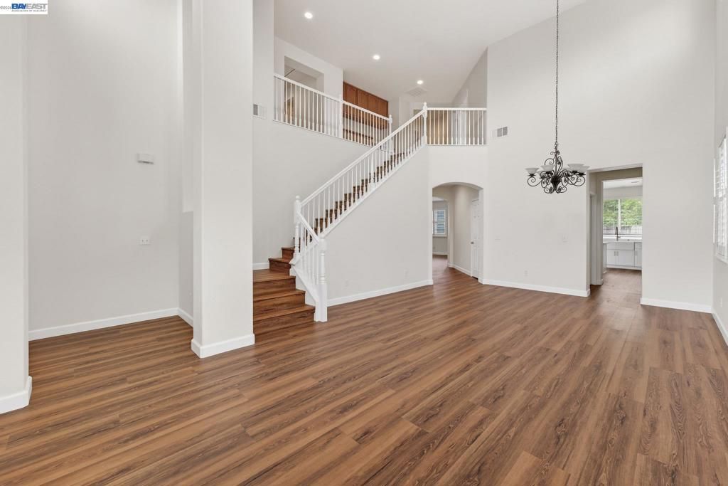 Image 8 of property listing at Address unavailable.