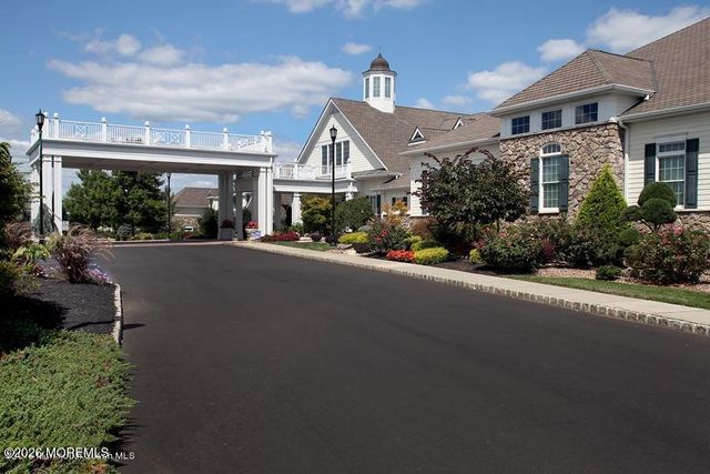 5 Ballybunion Drive, Monroe, NJ 08831