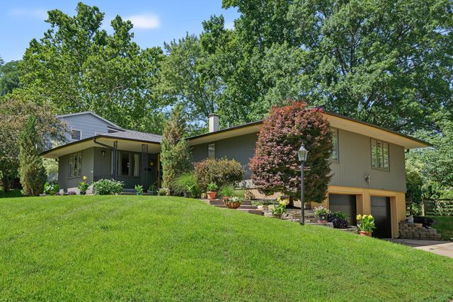 2606 Fairhaven Road, Davenport, IA 52803