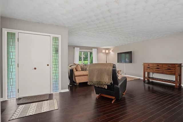 2606 Fairhaven Road, Davenport, IA 52803