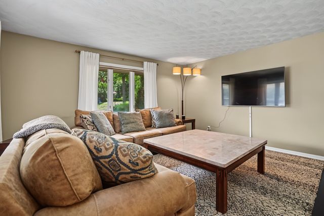 2606 Fairhaven Road, Davenport, IA 52803