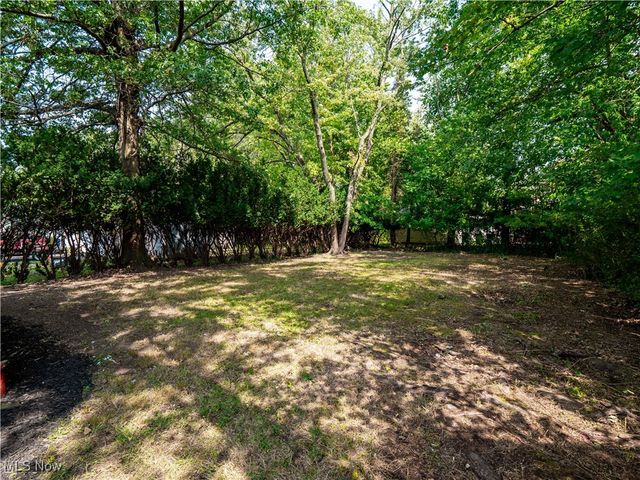 2195 N Taylor Road, Cleveland Heights, OH 44112