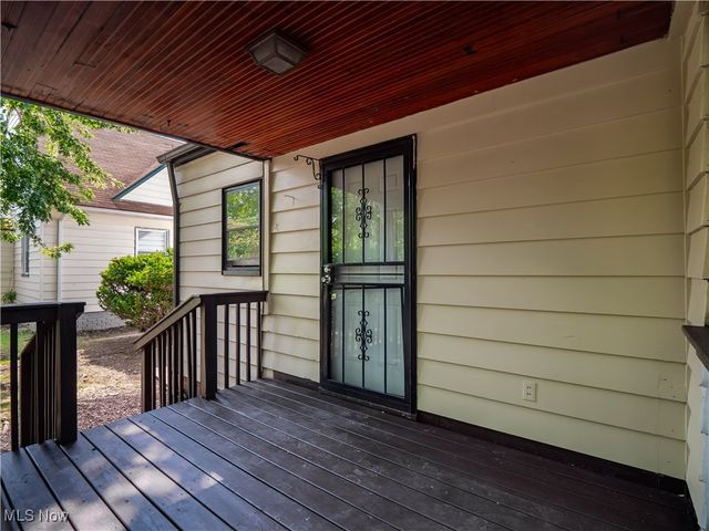 2195 N Taylor Road, Cleveland Heights, OH 44112